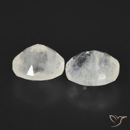 Shop natural 2.48ct Blanc bleuâtre Pierre de lune arc-en-ciel gems, ovale, from États Unis at GemSelect. In stock, global shipping!