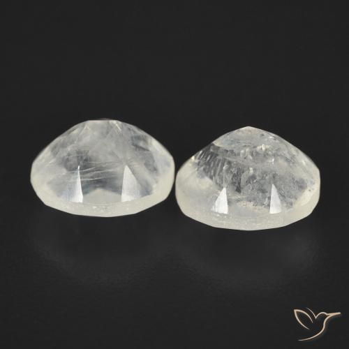 Shop natural 2.39ct Blanc bleuâtre Pierre de lune arc-en-ciel gems, ovale, from États Unis at GemSelect. In stock, global shipping!