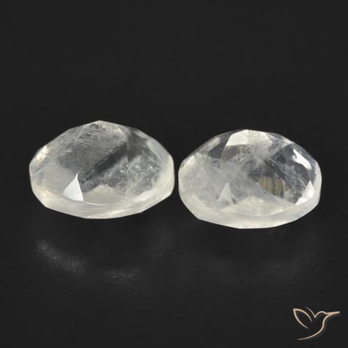 Shop natural 2.29ct Blanc bleuâtre Pierre de lune arc-en-ciel gems, ovale, from États Unis at GemSelect. In stock, global shipping!