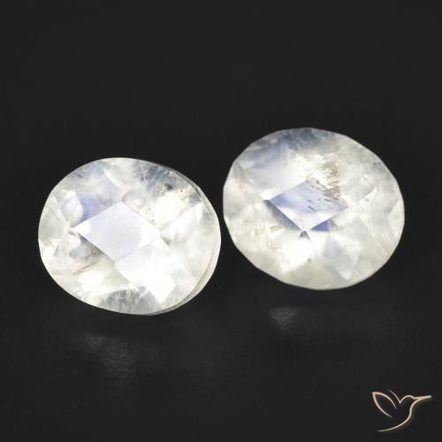 Shop natural 2.36ct Blanc bleuâtre Pierre de lune arc-en-ciel gems, ovale, from États Unis at GemSelect. In stock, global shipping!
