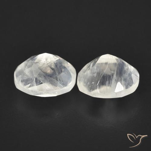 Shop natural 2.36ct Blanc bleuâtre Pierre de lune arc-en-ciel gems, ovale, from États Unis at GemSelect. In stock, global shipping!