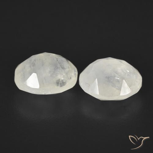 Shop natural 2.37ct Blanc bleuâtre Pierre de lune arc-en-ciel gems, ovale, from États Unis at GemSelect. In stock, global shipping!