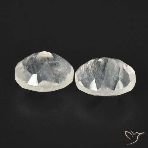 Shop natural 2.38ct Blanc bleuâtre Pierre de lune arc-en-ciel gems, ovale, from États Unis at GemSelect. In stock, global shipping!