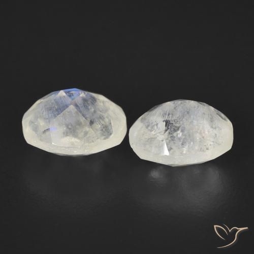 Shop natural 2.46ct Blanc bleuâtre Pierre de lune arc-en-ciel gems, ovale, from États Unis at GemSelect. In stock, global shipping!