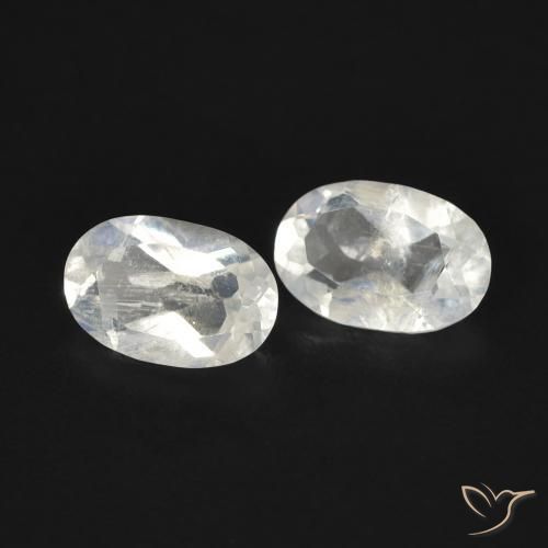 Shop natural 0.80ct Blanc bleuâtre Pierre de lune arc-en-ciel gems, ovale, from États Unis at GemSelect. In stock, global shipping!