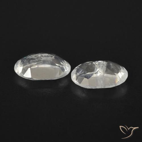 Shop natural 0.80ct Blanc bleuâtre Pierre de lune arc-en-ciel gems, ovale, from États Unis at GemSelect. In stock, global shipping!