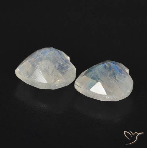 Shop natural 1.34ct Blanc bleuâtre Pierre de lune arc-en-ciel gems, Cœur, from États Unis at GemSelect. In stock, global shipping!