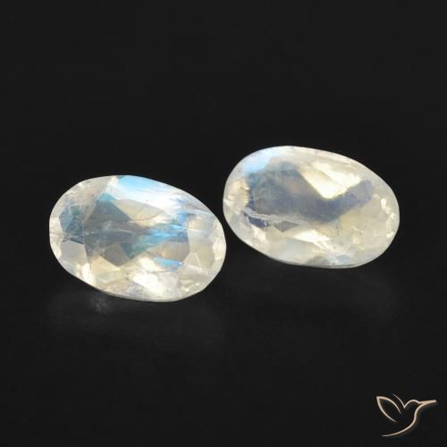 Shop natural 0.91ct Blanc bleuâtre Pierre de lune arc-en-ciel gems, ovale, from États Unis at GemSelect. In stock, global shipping!