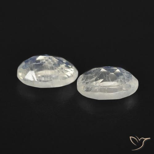 Shop natural 0.91ct Blanc bleuâtre Pierre de lune arc-en-ciel gems, ovale, from États Unis at GemSelect. In stock, global shipping!