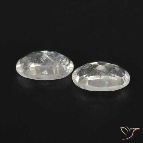 Shop natural 0.83ct Blanc bleuâtre Pierre de lune arc-en-ciel gems, ovale, from États Unis at GemSelect. In stock, global shipping!