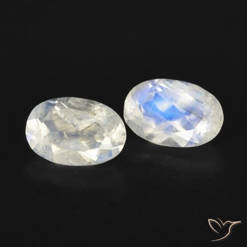 Shop natural 0.95ct Blanc bleuâtre Pierre de lune arc-en-ciel gems, ovale, from États Unis at GemSelect. In stock, global shipping!