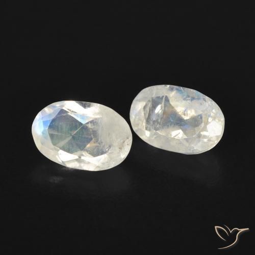 Shop natural 0.82ct Blanc bleuâtre Pierre de lune arc-en-ciel gems, ovale, from États Unis at GemSelect. In stock, global shipping!