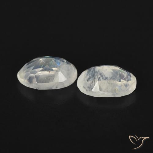 Shop natural 0.82ct Blanc bleuâtre Pierre de lune arc-en-ciel gems, ovale, from États Unis at GemSelect. In stock, global shipping!