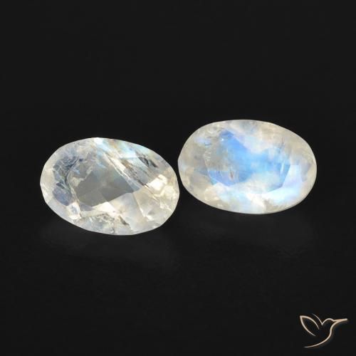 Shop natural 0.88ct Blanc bleuâtre Pierre de lune arc-en-ciel gems, ovale, from États Unis at GemSelect. In stock, global shipping!