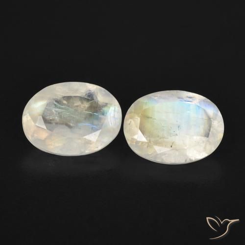 Shop natural 2.28ct Blanc bleuâtre Pierre de lune arc-en-ciel gems, ovale, from États Unis at GemSelect. In stock, global shipping!