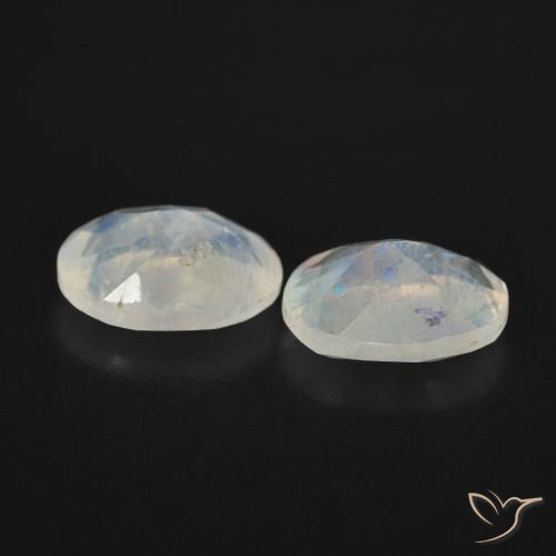 Shop natural 2.28ct Blanc bleuâtre Pierre de lune arc-en-ciel gems, ovale, from États Unis at GemSelect. In stock, global shipping!