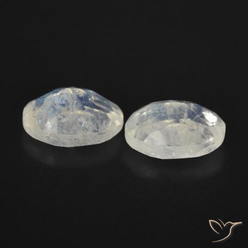 Shop natural 2.41ct Blanc bleuâtre Pierre de lune arc-en-ciel gems, ovale, from États Unis at GemSelect. In stock, global shipping!