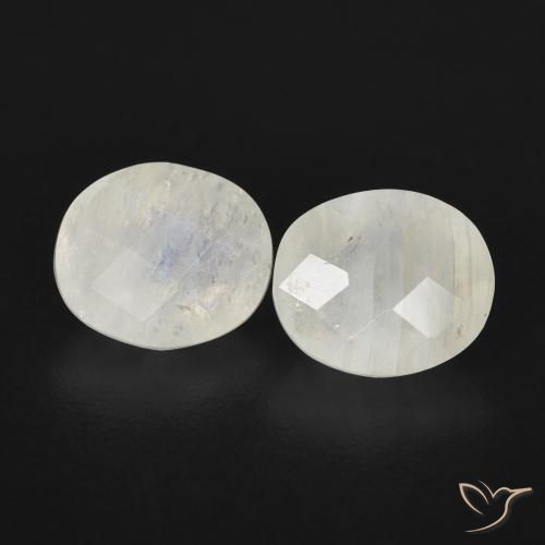 Shop natural 2.11ct Blanc bleuâtre Pierre de lune arc-en-ciel gems, ovale, from États Unis at GemSelect. In stock, global shipping!