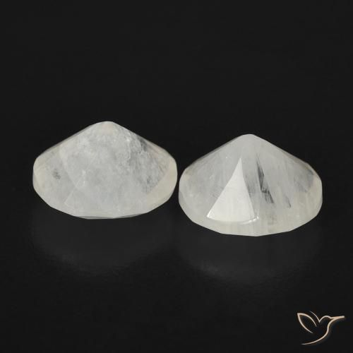 Shop natural 2.11ct Blanc bleuâtre Pierre de lune arc-en-ciel gems, ovale, from États Unis at GemSelect. In stock, global shipping!