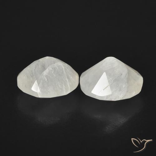 Shop natural 2.08ct Blanc bleuâtre Pierre de lune arc-en-ciel gems, ovale, from États Unis at GemSelect. In stock, global shipping!