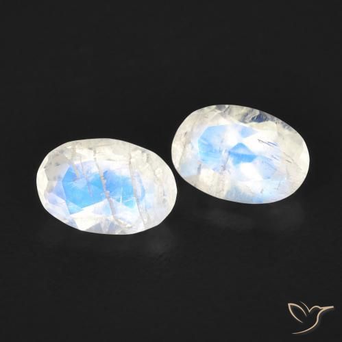Shop natural 0.87ct Blanc bleuâtre Pierre de lune arc-en-ciel gems, ovale, from États Unis at GemSelect. In stock, global shipping!
