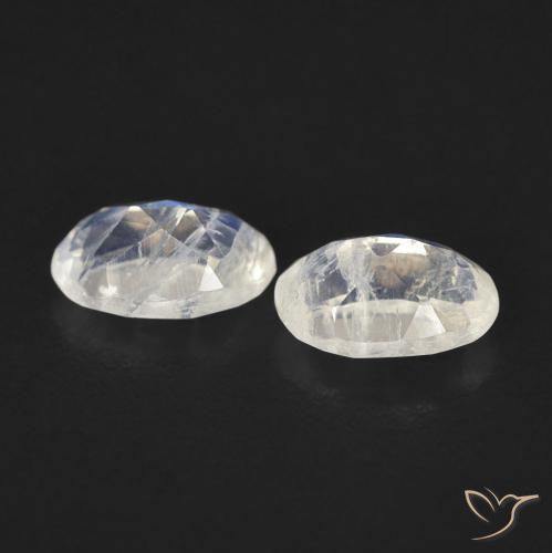 Shop natural 0.87ct Blanc bleuâtre Pierre de lune arc-en-ciel gems, ovale, from États Unis at GemSelect. In stock, global shipping!