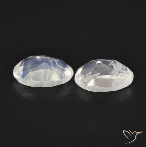 Shop natural 0.83ct Blanc bleuâtre Pierre de lune arc-en-ciel gems, ovale, from États Unis at GemSelect. In stock, global shipping!