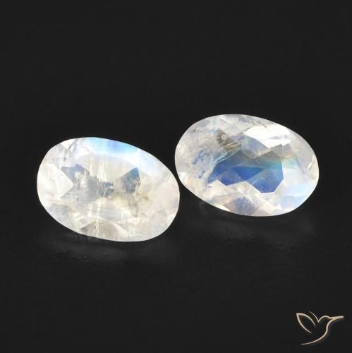 Shop natural 0.81ct Blanc bleuâtre Pierre de lune arc-en-ciel gems, ovale, from États Unis at GemSelect. In stock, global shipping!