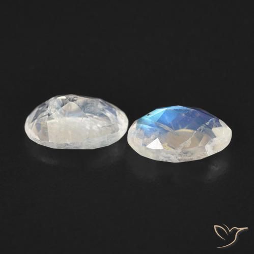 Shop natural 0.81ct Blanc bleuâtre Pierre de lune arc-en-ciel gems, ovale, from États Unis at GemSelect. In stock, global shipping!
