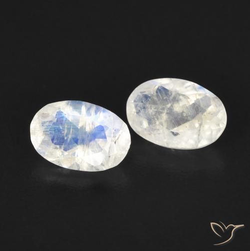 Shop natural 0.82ct Blanc bleuâtre Pierre de lune arc-en-ciel gems, ovale, from États Unis at GemSelect. In stock, global shipping!