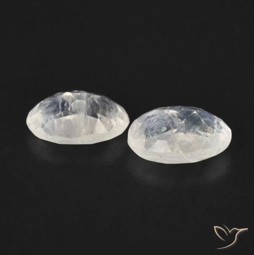 Shop natural 0.82ct Blanc bleuâtre Pierre de lune arc-en-ciel gems, ovale, from États Unis at GemSelect. In stock, global shipping!