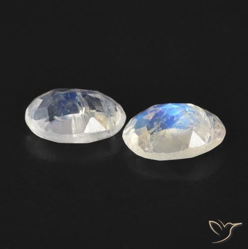 Shop natural 0.84ct Blanc bleuâtre Pierre de lune arc-en-ciel gems, ovale, from États Unis at GemSelect. In stock, global shipping!