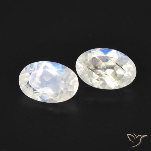 Shop natural 0.95ct Blanc bleuâtre Pierre de lune arc-en-ciel gems, ovale, from États Unis at GemSelect. In stock, global shipping!