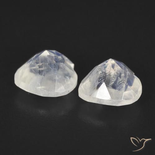 Shop natural 1.48ct Blanc bleuâtre Pierre de lune arc-en-ciel gems, Cœur, from États Unis at GemSelect. In stock, global shipping!