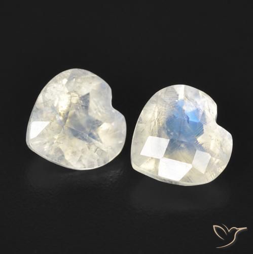 Shop natural 1.40ct Blanc bleuâtre Pierre de lune arc-en-ciel gems, Cœur, from États Unis at GemSelect. In stock, global shipping!