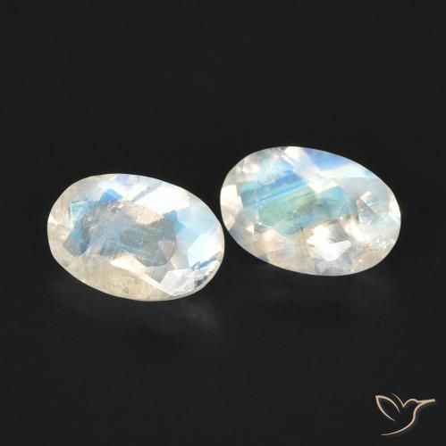 Shop natural 0.87ct Blanc bleuâtre Pierre de lune arc-en-ciel gems, ovale, from États Unis at GemSelect. In stock, global shipping!