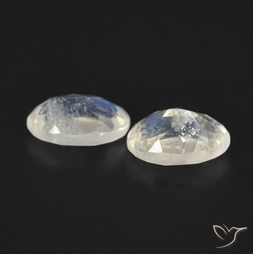 Shop natural 0.87ct Blanc bleuâtre Pierre de lune arc-en-ciel gems, ovale, from États Unis at GemSelect. In stock, global shipping!