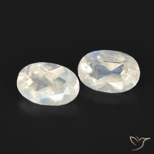 Shop natural 0.94ct Blanc bleuâtre Pierre de lune arc-en-ciel gems, ovale, from États Unis at GemSelect. In stock, global shipping!