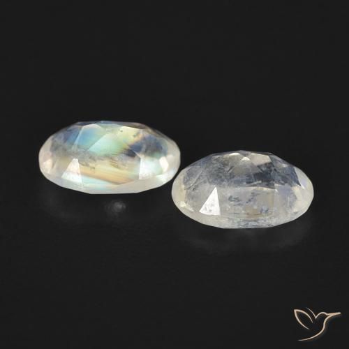 Shop natural 0.94ct Blanc bleuâtre Pierre de lune arc-en-ciel gems, ovale, from États Unis at GemSelect. In stock, global shipping!