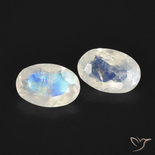 Shop natural 0.76ct Blanc bleuâtre Pierre de lune arc-en-ciel gems, ovale, from États Unis at GemSelect. In stock, global shipping!
