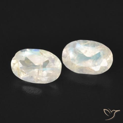 Shop natural 0.88ct Blanc bleuâtre Pierre de lune arc-en-ciel gems, ovale, from États Unis at GemSelect. In stock, global shipping!