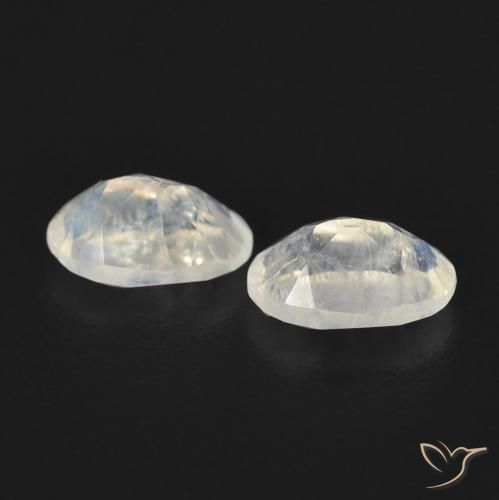 Shop natural 0.88ct Blanc bleuâtre Pierre de lune arc-en-ciel gems, ovale, from États Unis at GemSelect. In stock, global shipping!