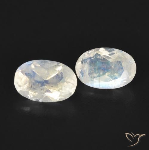 Shop natural 0.88ct Blanc bleuâtre Pierre de lune arc-en-ciel gems, ovale, from États Unis at GemSelect. In stock, global shipping!
