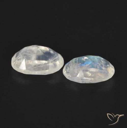 Shop natural 0.88ct Blanc bleuâtre Pierre de lune arc-en-ciel gems, ovale, from États Unis at GemSelect. In stock, global shipping!