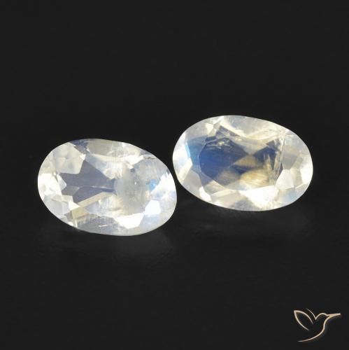 Shop natural 0.77ct Blanc bleuâtre Pierre de lune arc-en-ciel gems, ovale, from États Unis at GemSelect. In stock, global shipping!