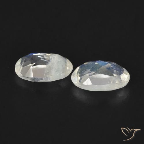 Shop natural 0.77ct Blanc bleuâtre Pierre de lune arc-en-ciel gems, ovale, from États Unis at GemSelect. In stock, global shipping!