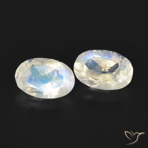 Shop natural 0.80ct Blanc bleuâtre Pierre de lune arc-en-ciel gems, ovale, from États Unis at GemSelect. In stock, global shipping!