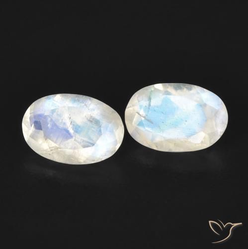 Shop natural 0.85ct Blanc bleuâtre Pierre de lune arc-en-ciel gems, ovale, from États Unis at GemSelect. In stock, global shipping!