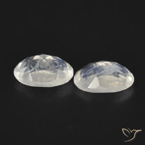 Shop natural 0.85ct Blanc bleuâtre Pierre de lune arc-en-ciel gems, ovale, from États Unis at GemSelect. In stock, global shipping!