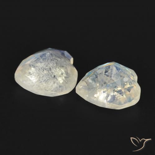 Shop natural 1.45ct Blanc bleuâtre Pierre de lune arc-en-ciel gems, Cœur, from États Unis at GemSelect. In stock, global shipping!